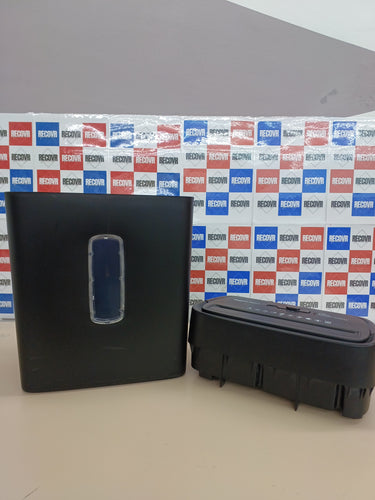 Amazon Basics Trituradora de corte cruzado con capacidad para 12 hojas (nuevlo modelo), para papel y tarjetas de crédito, Color Negro